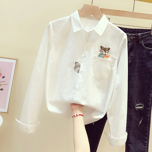 Moderns sieviešu krekls ar garām piedurknēm un izšuvumiem