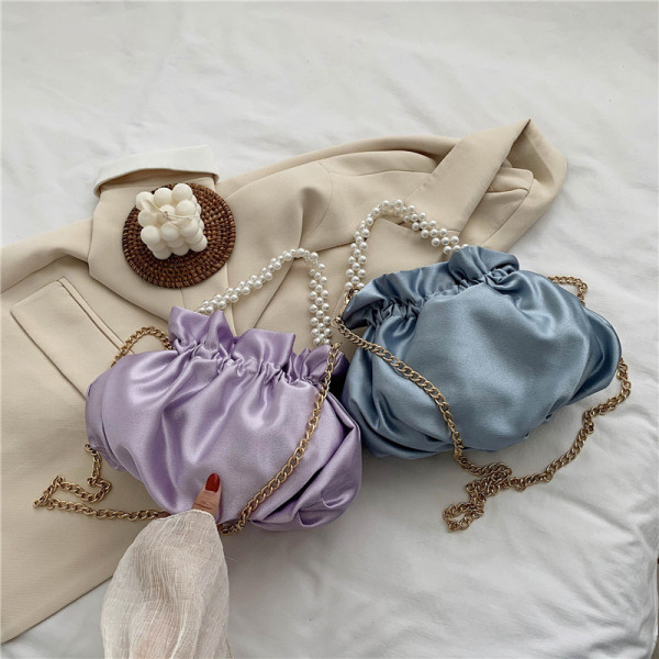 Moderna sieviešu soma no eko ādas ar dekoratīvām pērlēm