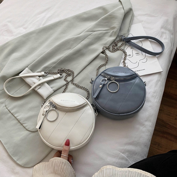 Öko bőrből készült, kerek alakú női topiktáska