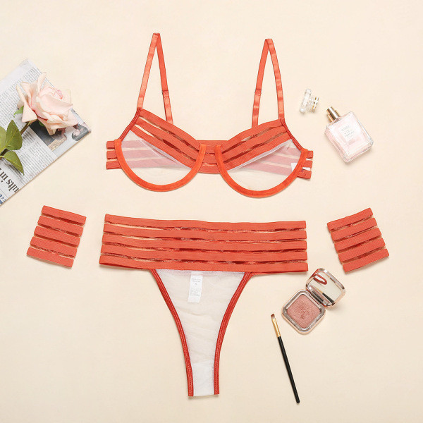 Γυναικεία εσώρουχα σε τρία μέρη