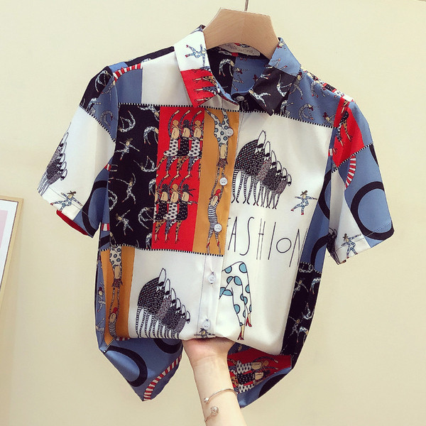 Sieviešu krāsains krekls ar klasisku apkakli un īsām piedurknēm