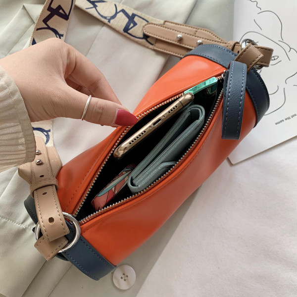 Stilīga sieviešu soma no eko ādas ar garu platu rokturi