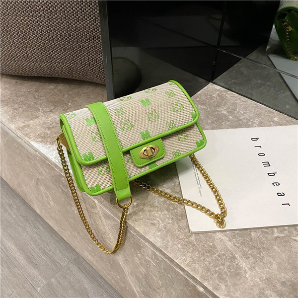 Geantă de zi cu zi pentru femei cu element metalic și mâner lung