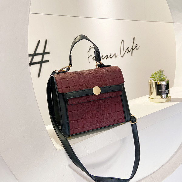 Sieviešu maza retro stila soma ar gariem un īsiem rokturiem