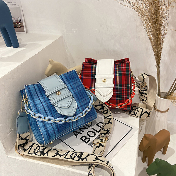 Moderna sieviešu rūtainā soma ar platu rokturi