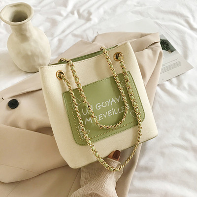 Dāmas plecu soma ar garu rokturi un uzrakstiem