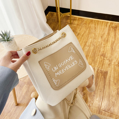 Dāmas plecu soma ar garu rokturi un uzrakstiem