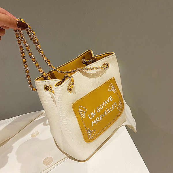 Dāmas plecu soma ar garu rokturi un uzrakstiem