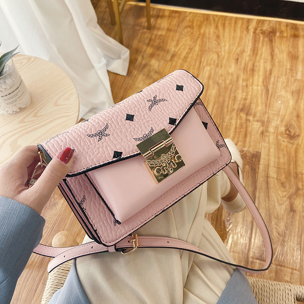 Sieviešu maza mākslīgās ādas soma ar metāla elementu un garu rokturi