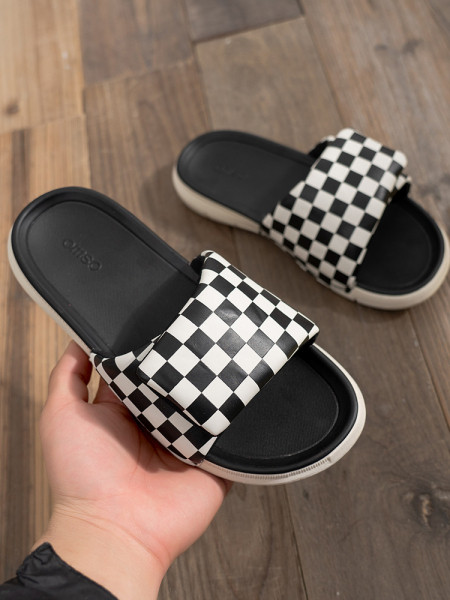 Lameda tallaga ruudulised meeste sussid