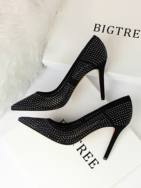 Stilīgi sieviešu apavi ar plānu papēdi smailu modeli