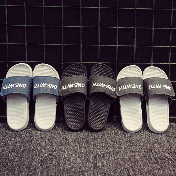 Vīriešu ikdienas čības ar uzrakstu un plakanu zoli