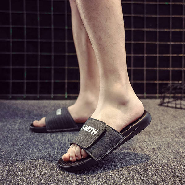 Vīriešu ikdienas čības ar uzrakstu un plakanu zoli