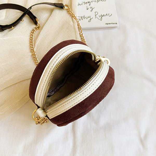 Kaasaegne ümara kujuga naistekott