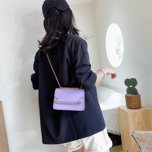 Sieviešu moderna eko-ādas soma ar metāla rokturi