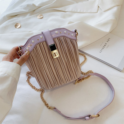 Stilīga sieviešu soma ar dekoratīvām pērlēm un garu rokturi