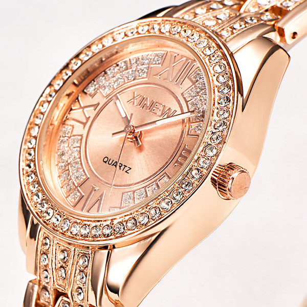 Moderns sieviešu pulkstenis ar dekoratīviem akmeņiem