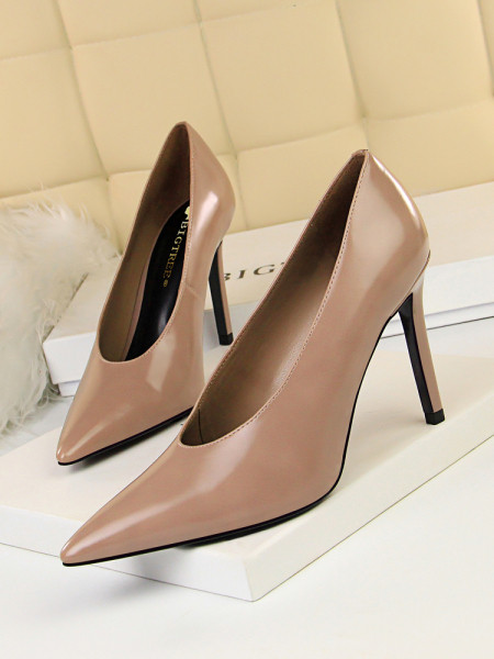 Öko bőrből készült női cipők új modellje