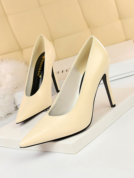 Öko bőrből készült női cipők új modellje