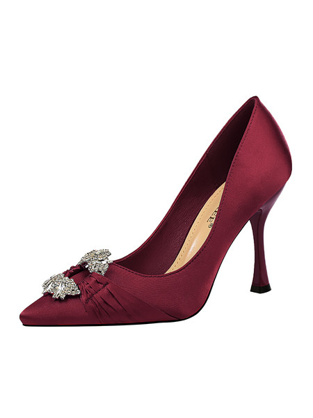 Stilīgs sieviešu apavu smails modelis ar sprādzes elementu un akmeņiem