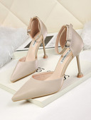 Stilīgs sieviešu sandaļu smails modelis un slaidi augsti papēži