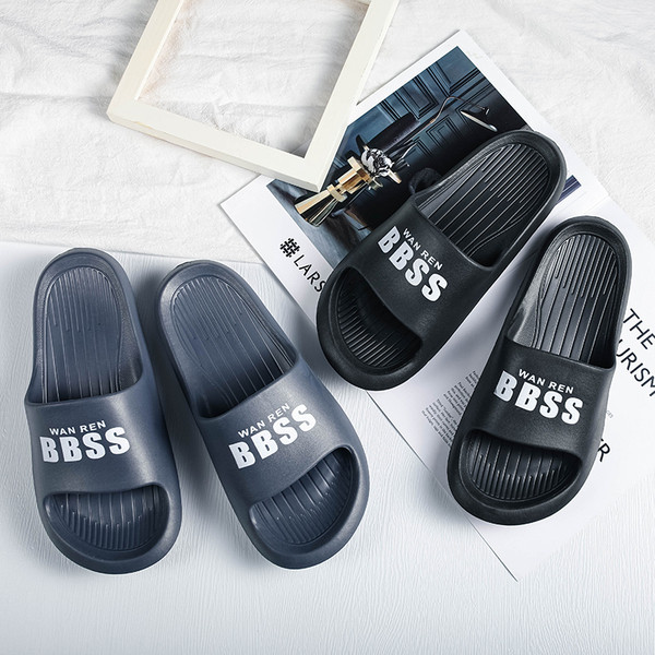 Gumijas vīriešu čības ar plakanu zoli un uzrakstu