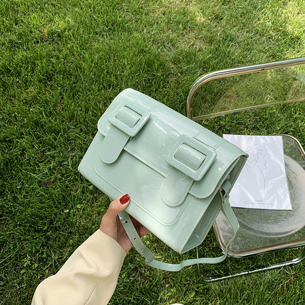 Ikdienas sieviešu soma ar sprādzēm un garu rokturi