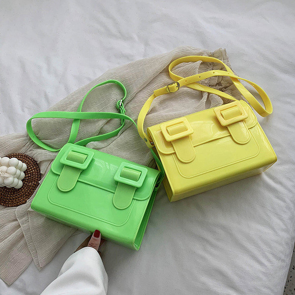 Ikdienas sieviešu soma ar sprādzēm un garu rokturi