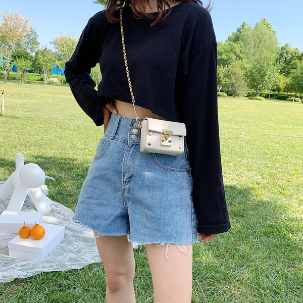 Mini sieviešu soma ar garu rokturi un metāla elementiem