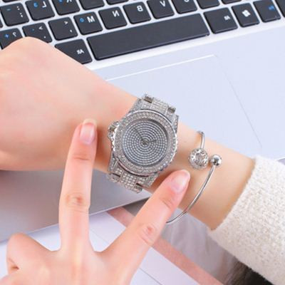 Moodne naiste dekoratiivkividega ümmargune käekell