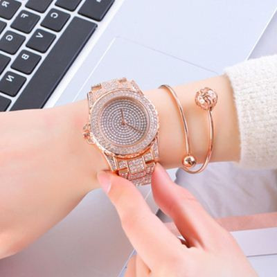 Moodne naiste dekoratiivkividega ümmargune käekell