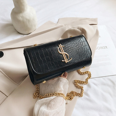 Mūsdienīga sieviešu soma ar garu rokturi un metāla elementu