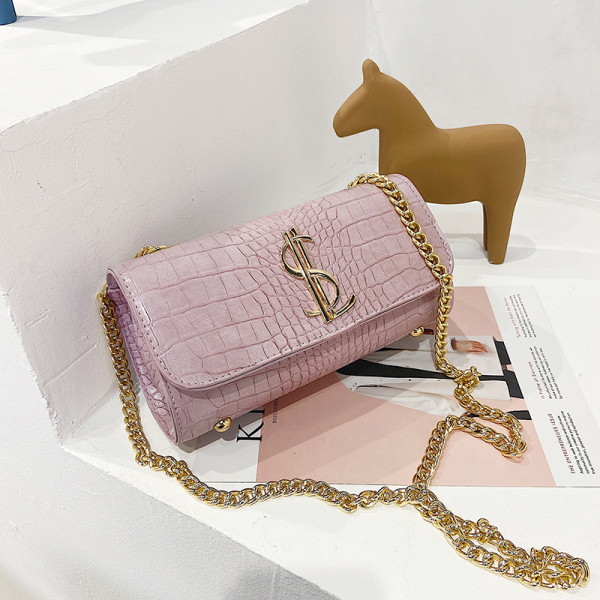 Mūsdienīga sieviešu soma ar garu rokturi un metāla elementu