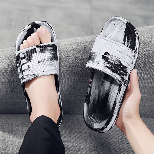 Ērtas vīriešu čības ar plakanu zoli