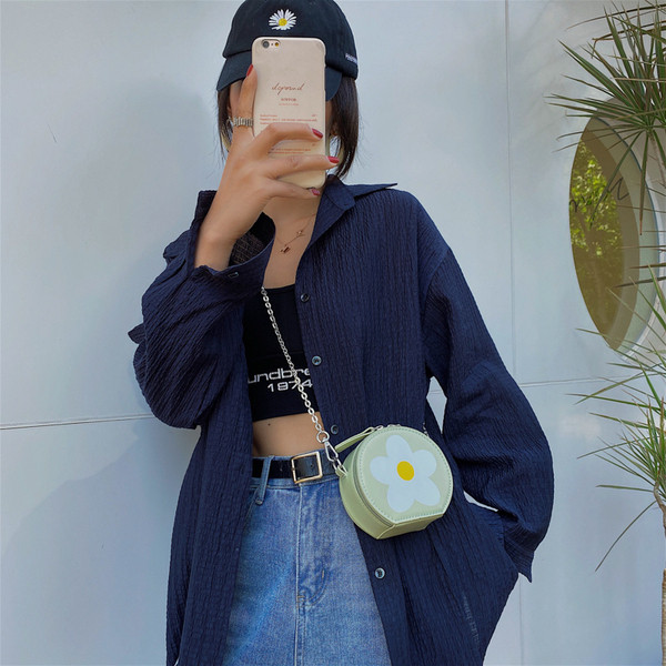 Mini geanta rotunda dama cu aplicatie