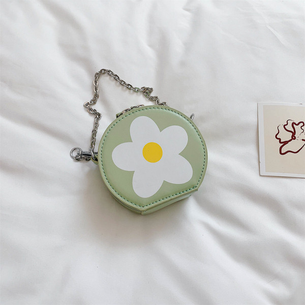 Mini geanta rotunda dama cu aplicatie