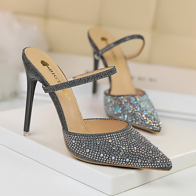 Naiste moodsad sandaalid kivikestega teravatipuline mudel