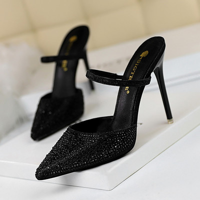 Naiste moodsad sandaalid kivikestega teravatipuline mudel