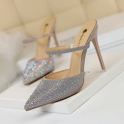 Naiste moodsad sandaalid kivikestega teravatipuline mudel