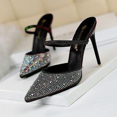 Naiste moodsad sandaalid kivikestega teravatipuline mudel