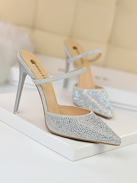 Naiste moodsad sandaalid kivikestega teravatipuline mudel