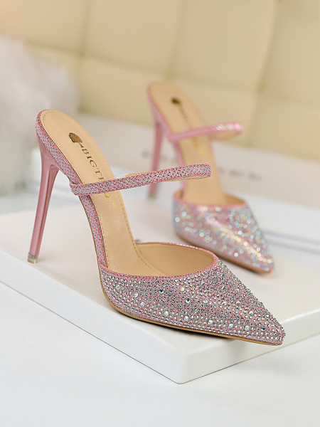 Naiste moodsad sandaalid kivikestega teravatipuline mudel