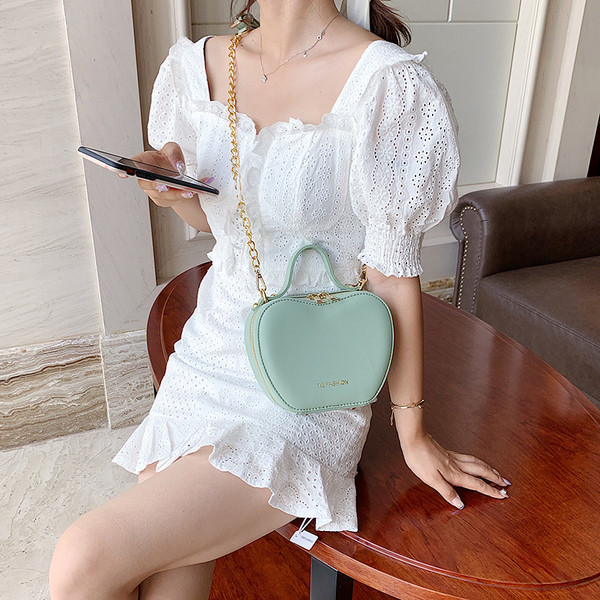 Geanta de dama moderna in forma de mar