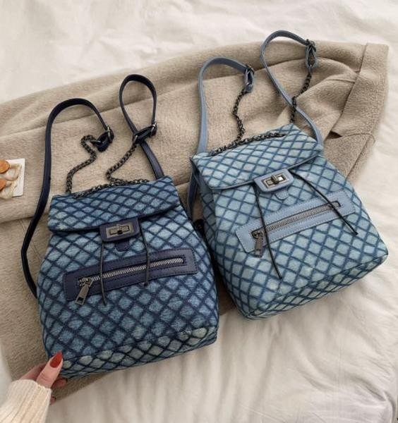 Modern női hátizsák fűzővel és cipzárral