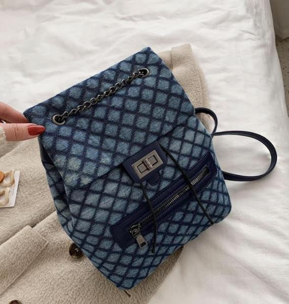 Modern női hátizsák fűzővel és cipzárral