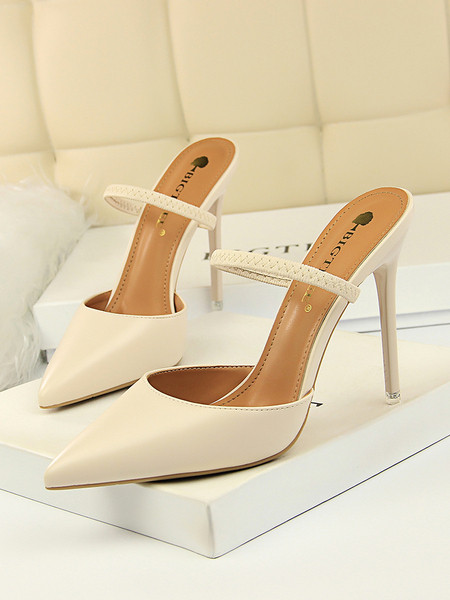 Stiilsed kõrge õhukese kontsaga nahast sussid