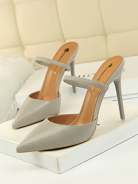 Stiilsed kõrge õhukese kontsaga nahast sussid