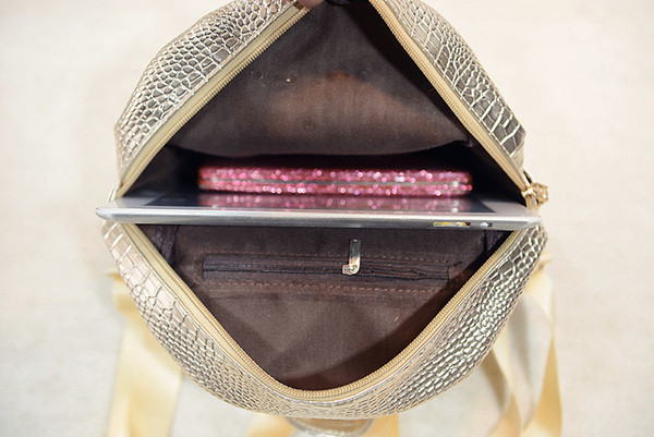 Moodne naiste ökonahast aasadega miniseljakott