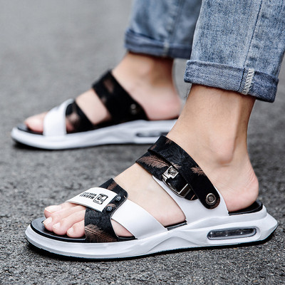 Modernas vīriešu čības ar krāsainu rakstu uz lapām un gaisa kameru