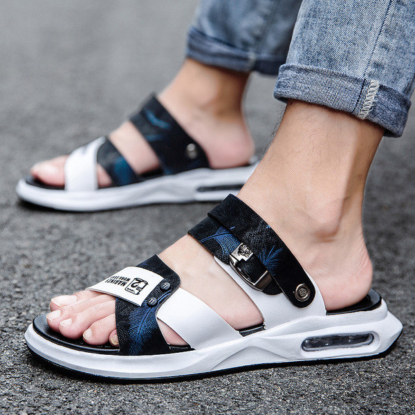 Modernas vīriešu čības ar krāsainu rakstu uz lapām un gaisa kameru